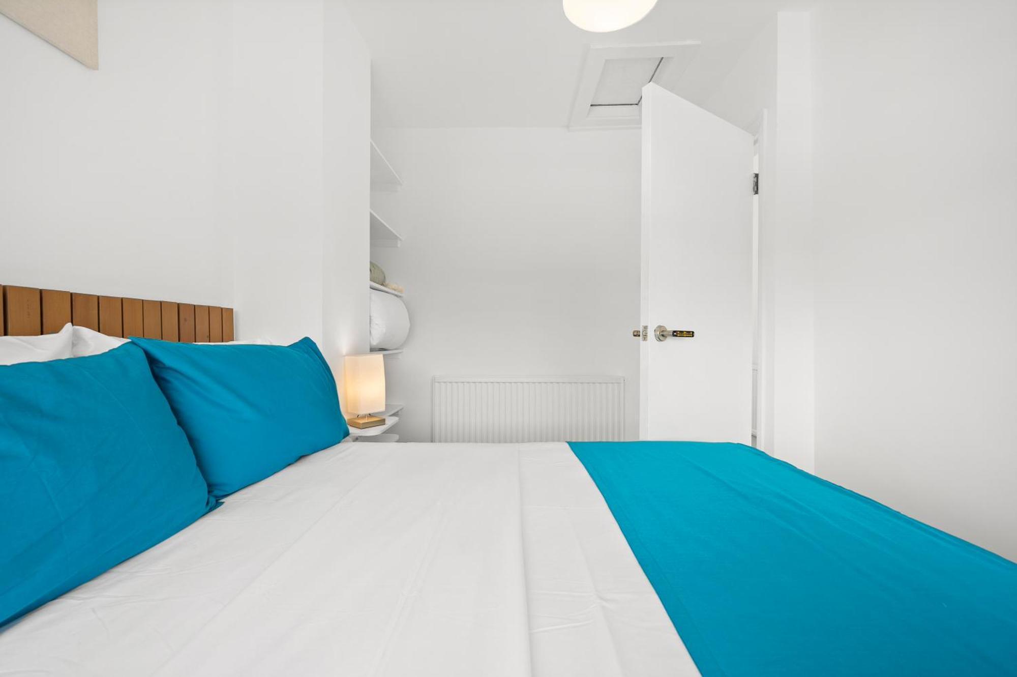 52 Furnival Road, Guest house