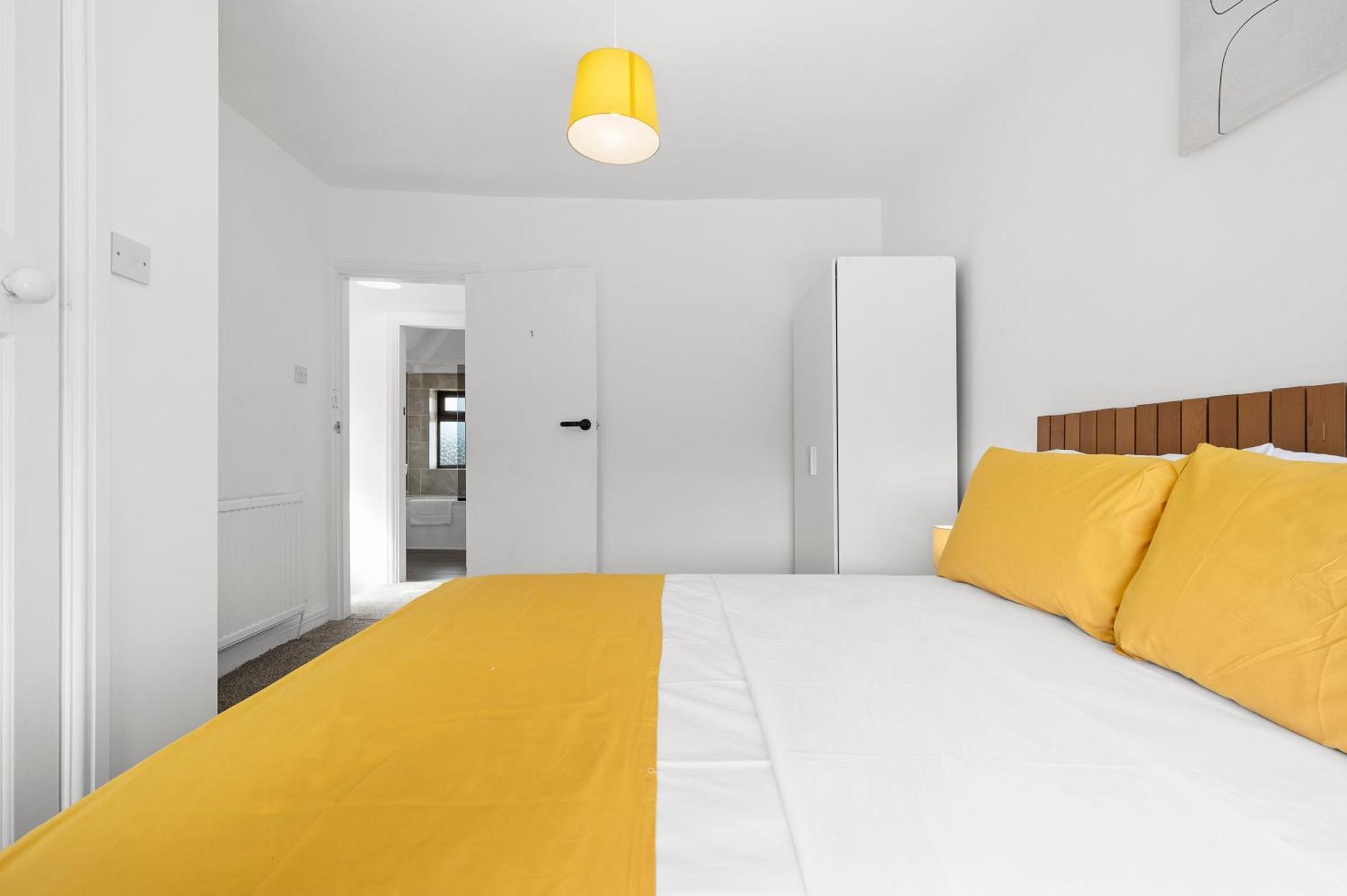 52 Furnival Road, Guest house